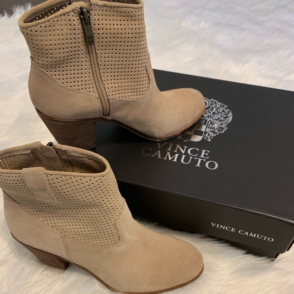 NWOT Suede Vince Camino Booties